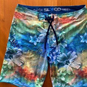 Salt Life Men’s swimming suit. size 34.  Very good condition.